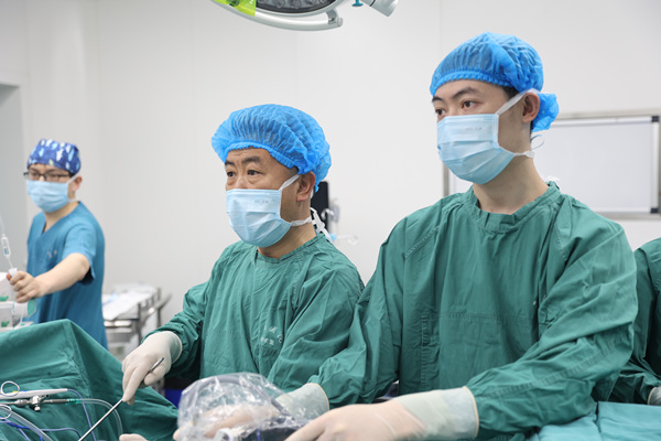 手術中。重慶西區醫院供圖