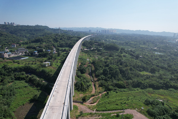 三百梯水庫道岔特大橋連續梁合龍。中鐵十一局供圖