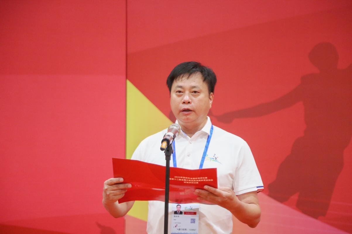三亞市人民政府副市長、第十二屆全國少數民族傳統體育運動會執行工作委員會副主任兼秘書長張長豐致歡迎詞。人民網 牛良玉攝