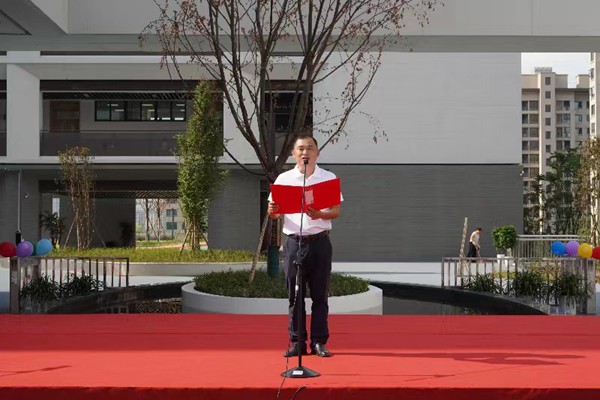 悅城小學校負責人王小鋒致辭。渝北區悅城小學校供圖