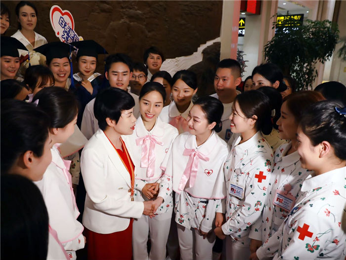 時隔8年 重慶護理工作者再獲南丁格爾獎章