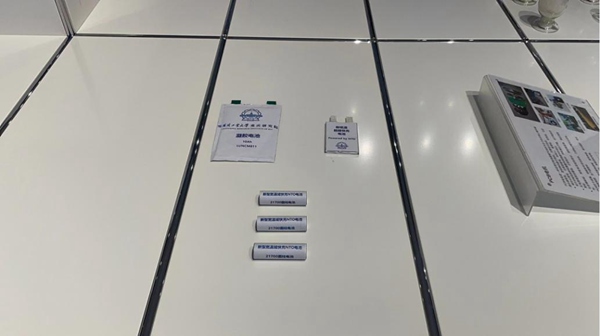 寬溫區高安全凝膠固態電池展出樣品。兩江協同創新區供圖