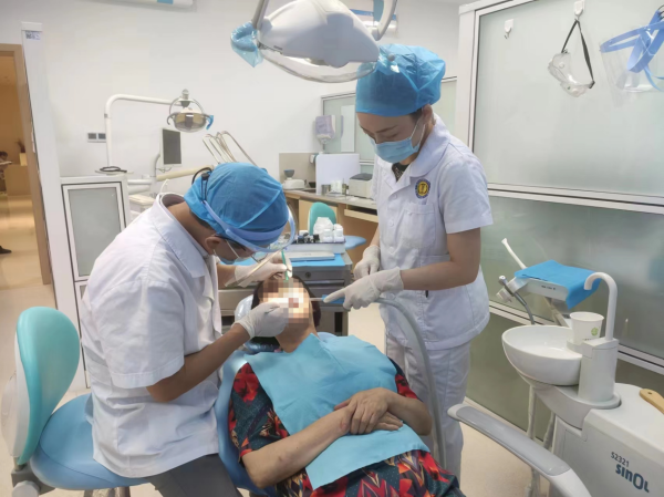 市民下班后來就診。院方供圖