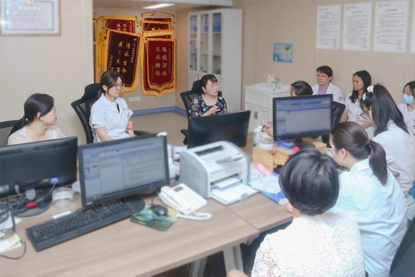 交流現場。重慶安琪兒婦產醫院供圖