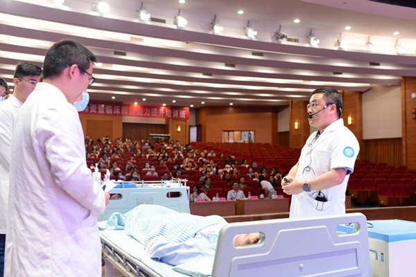 開展臨床師資能力培訓。重醫附屬璧山醫院供圖