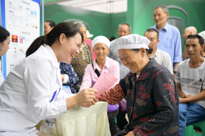 義診現場。重慶市科技局供圖