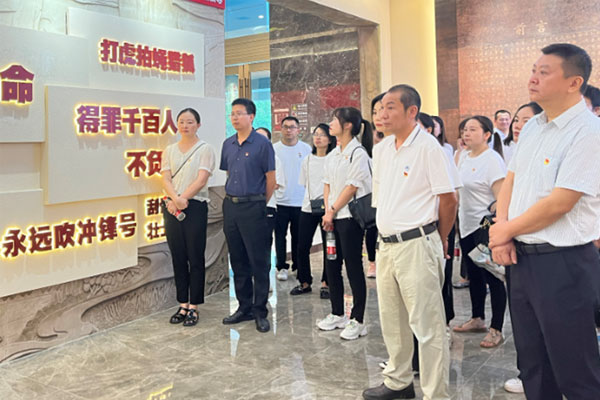 活動現場?？骆面脭z