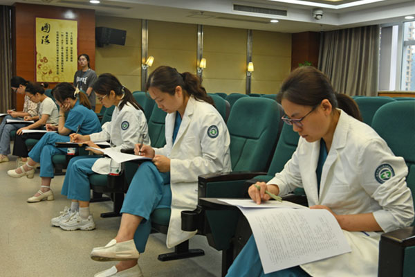綜合筆試現場。璧山區婦幼保健院供圖