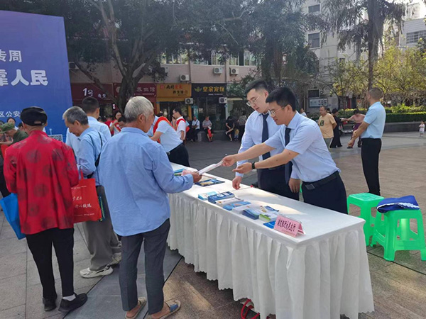 走進社區開展金融宣教。浦發銀行重慶分行供圖