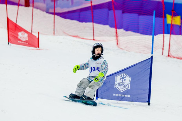 沙坪壩區第六屆運動會滑雪比賽（青少年組）比賽現場。主辦方供圖