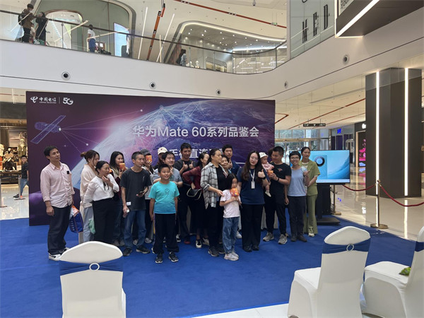 時代天街新機品鑒會活動現場。中國電信重慶公司供圖