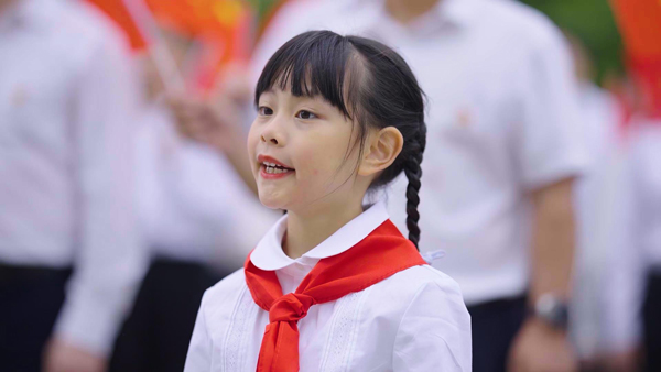 學生演唱。袁杰攝