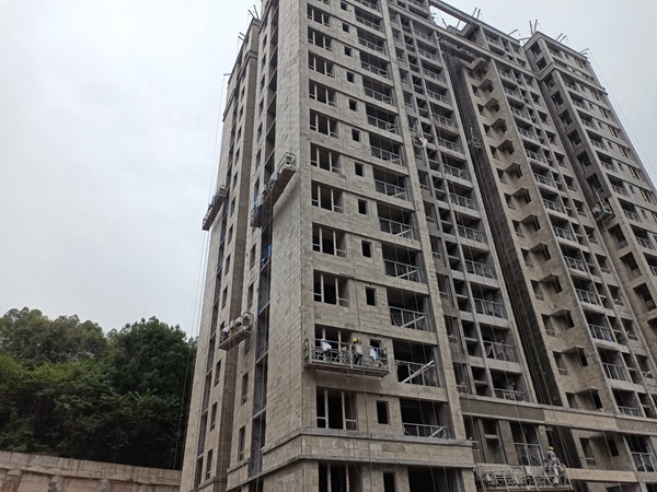 融創璧山城南項目現場，工人正在施工。重慶市住房城鄉建委供圖