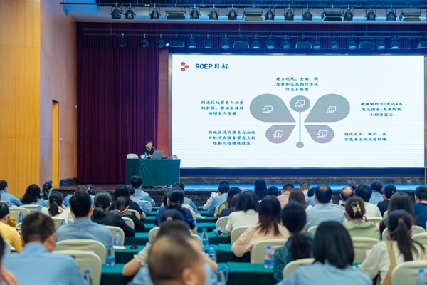 近日，重慶市稅務局“渝稅通”大講堂開講，服務渝企搶灘國外市場。杜超攝