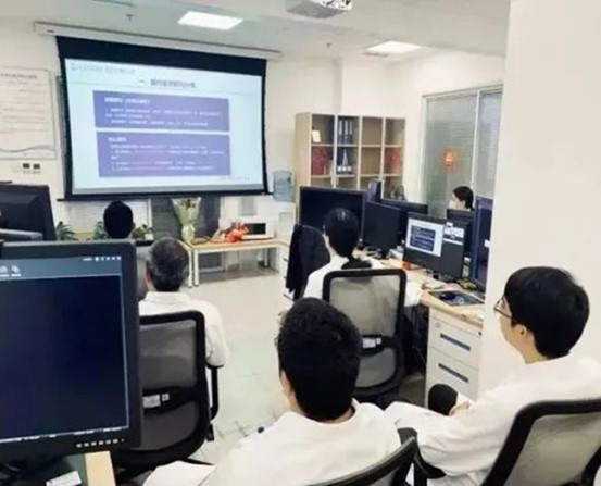 放射科讀片會。重慶西區醫院供圖