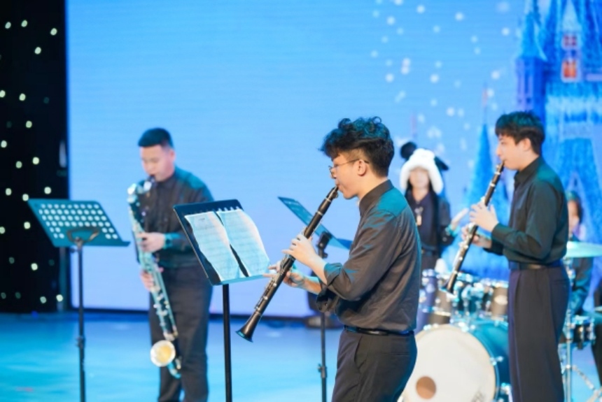 單簧管重奏《這是一個小世界》。南開兩江中學供圖