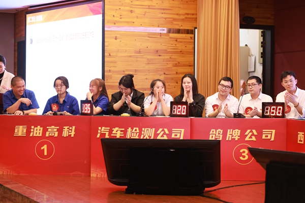 選手們在比賽中激烈角逐。曾英豪攝