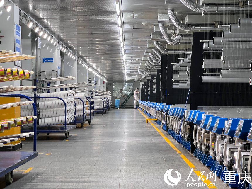 重慶華鋒的生產車間。人民網記者 胡虹攝