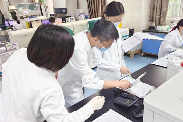 質量提升——常態化開展質控巡查。江津區婦幼保健院供圖