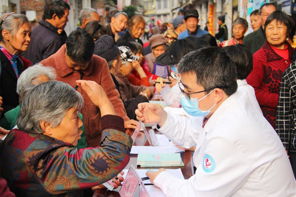 服務提優，開展健康教育進鄉村活動。江津區婦幼保健院供圖