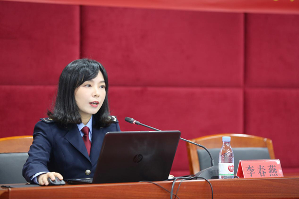 重慶市稅務局納稅服務處李春燕講解納稅信用評價相關政策。重慶市工商聯供圖