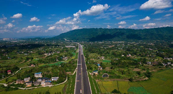 圖為銅安高速。孫燕婷攝
