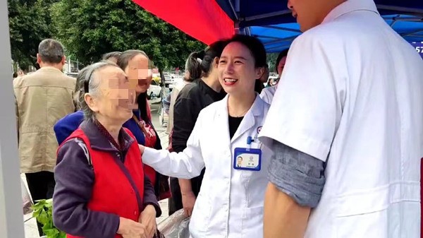 義診活動現場。重慶道格骨科醫院供圖