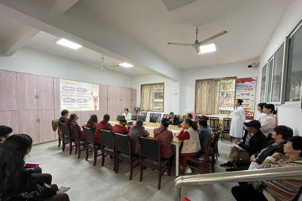 活動現場。重慶醫藥高等?？茖W校附屬第一醫院供圖