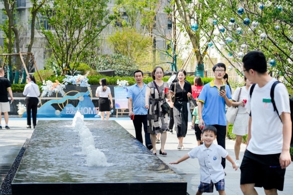 重慶星城原麓交付現場。華宇集團供圖