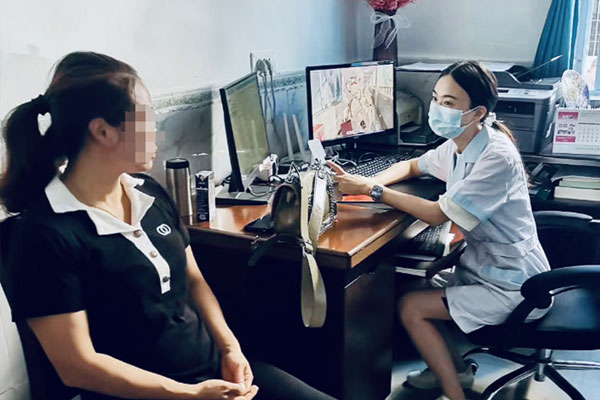 “縣聘鄉用”醫生坐診。長壽區衛生健康委供圖