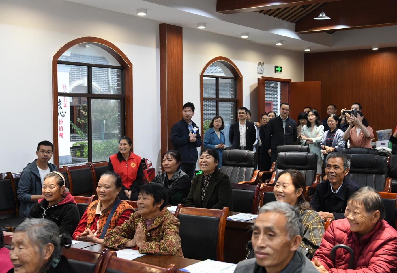 觀看科普“預防出生缺陷雙簧”。璧山區婦幼保健院供圖