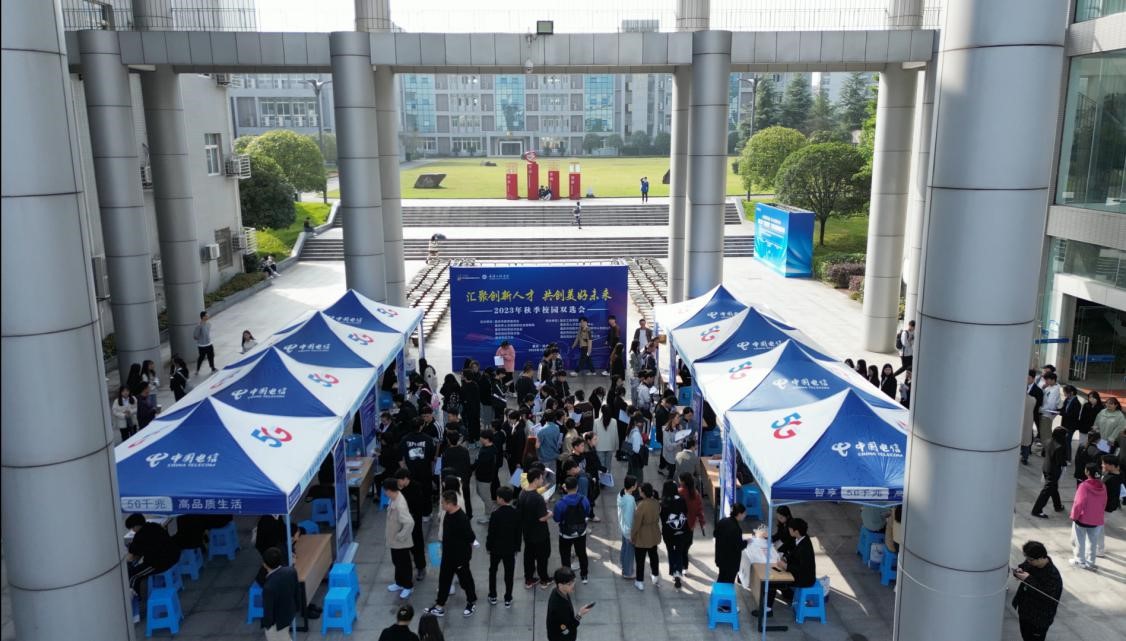 雙選會現場。重慶工程學院供圖