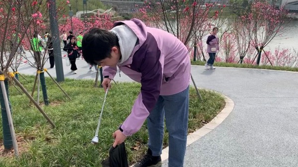 “河小青”志愿服務。西部（重慶）科學城供圖