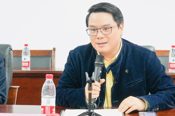 林松致辭。重慶市第一實驗中學供圖