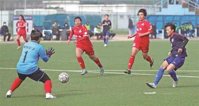 運動員們揮灑汗水、角逐球場