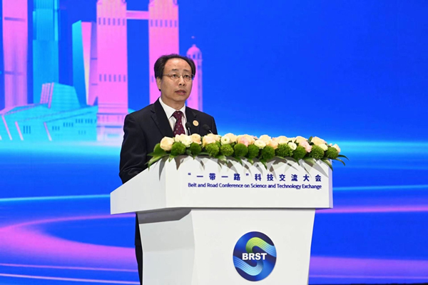 中國工程院院士、重慶大學校長王樹新致辭。鄒樂攝