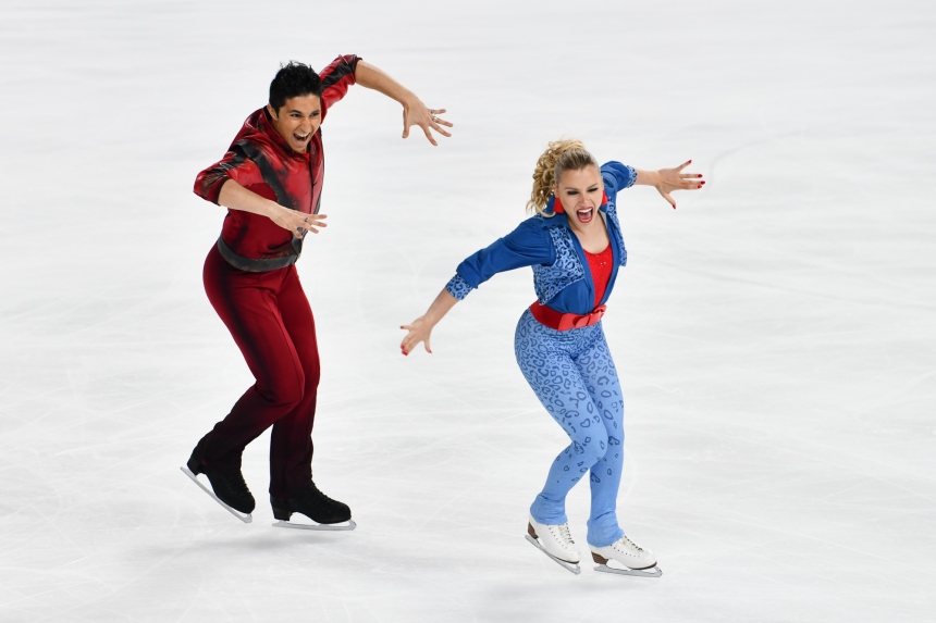 11月10日，加拿大組合瑪喬麗·拉茹瓦、扎卡里·拉加在比賽中。鄒樂攝