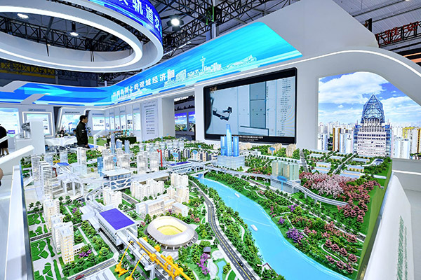 重慶軌道交通展館里的沙盤。主辦方供圖