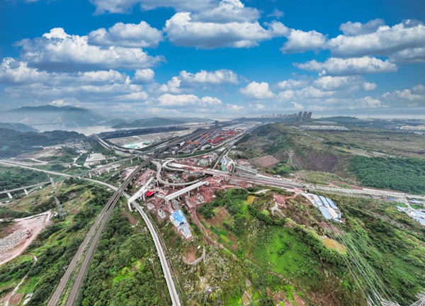 渝長復線連接道項目建設現場。楊曜齊攝