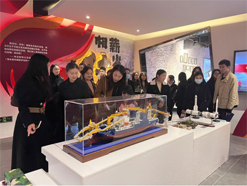 參觀明月坊。重光小學供圖