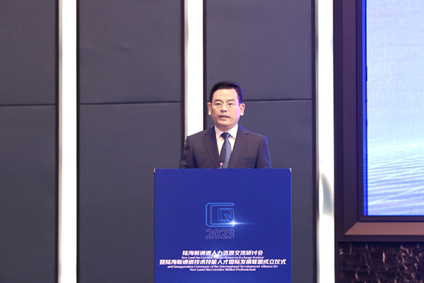 重慶市人力資源和社會保障局黨組書記、局長黎勇講話。重慶市人力社保局供圖