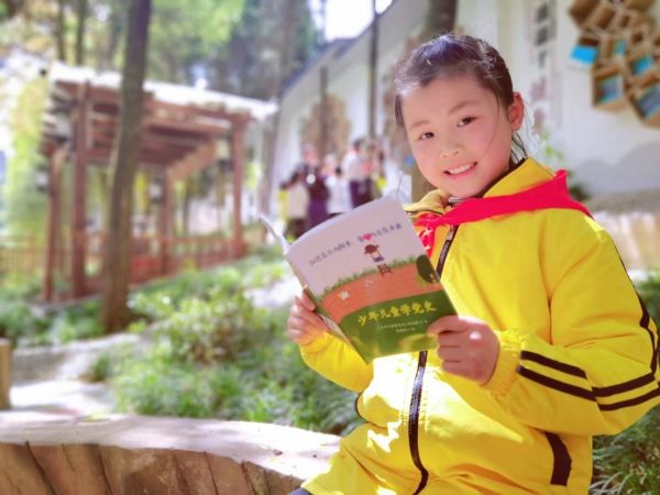 開展“紅孩子”學黨史活動。城口縣教委供圖