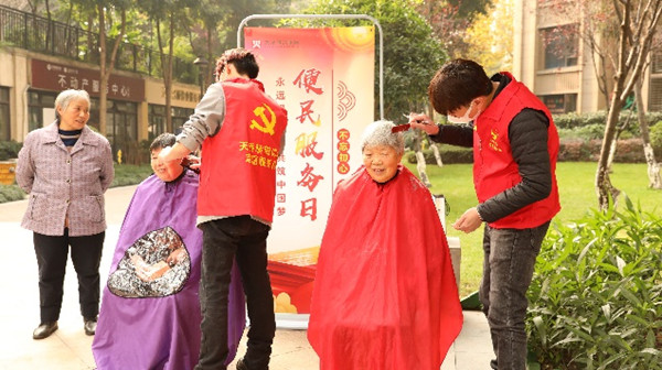 天驕智慧服務為業主提供便民服務。天驕智慧服務供圖