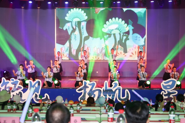 流行舞《青春就這young》。西南政法大學供圖