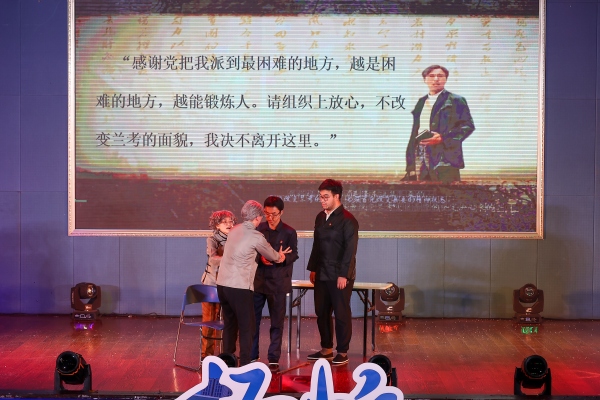 情景劇《縣委書記的好榜樣—焦裕祿》。西南政法大學供圖