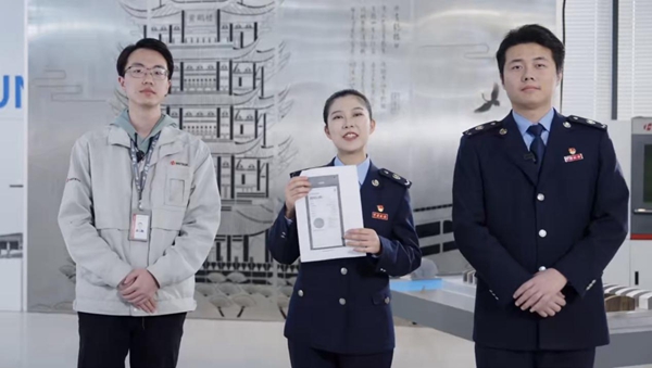 湖北省武漢東湖新技術開發區稅務人員介紹支持創新相關稅費政策。視頻截圖