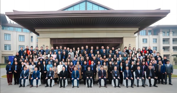 會議合影。重慶商務職業學院供圖