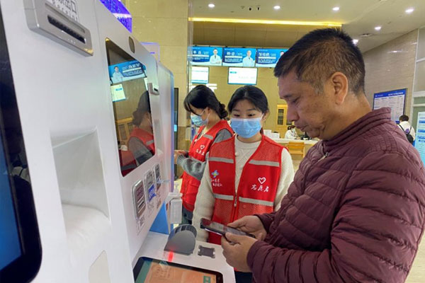 志愿者服務。兩江新區人民醫院供圖