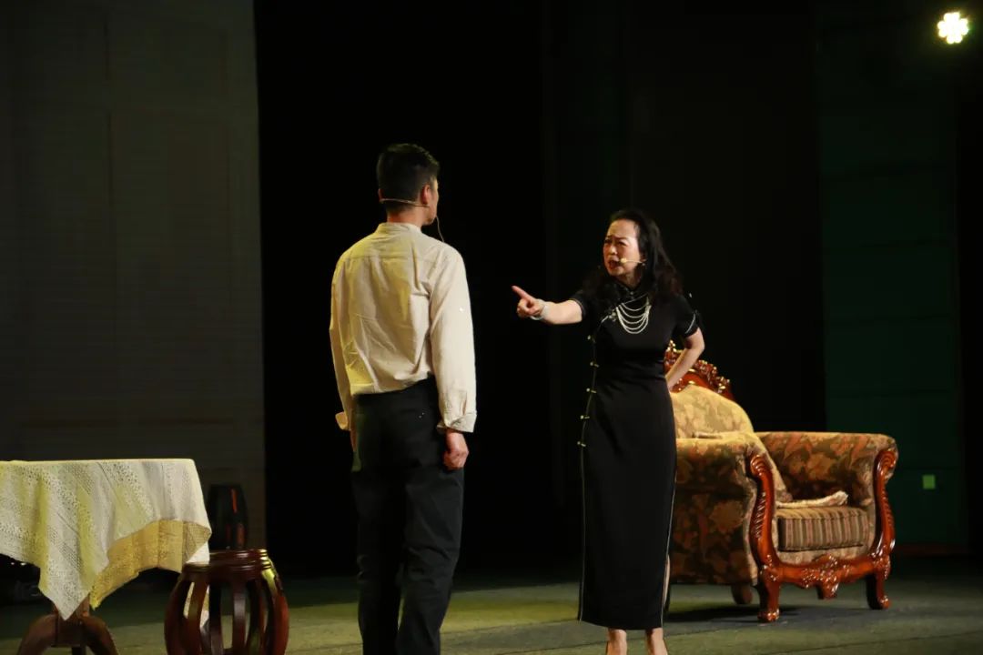 學校語文老師們帶來的《雷雨》精彩表演。。付軍攝（3）