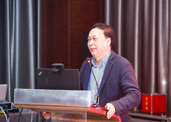 鐘前進做課題分享。重慶康心醫院供圖